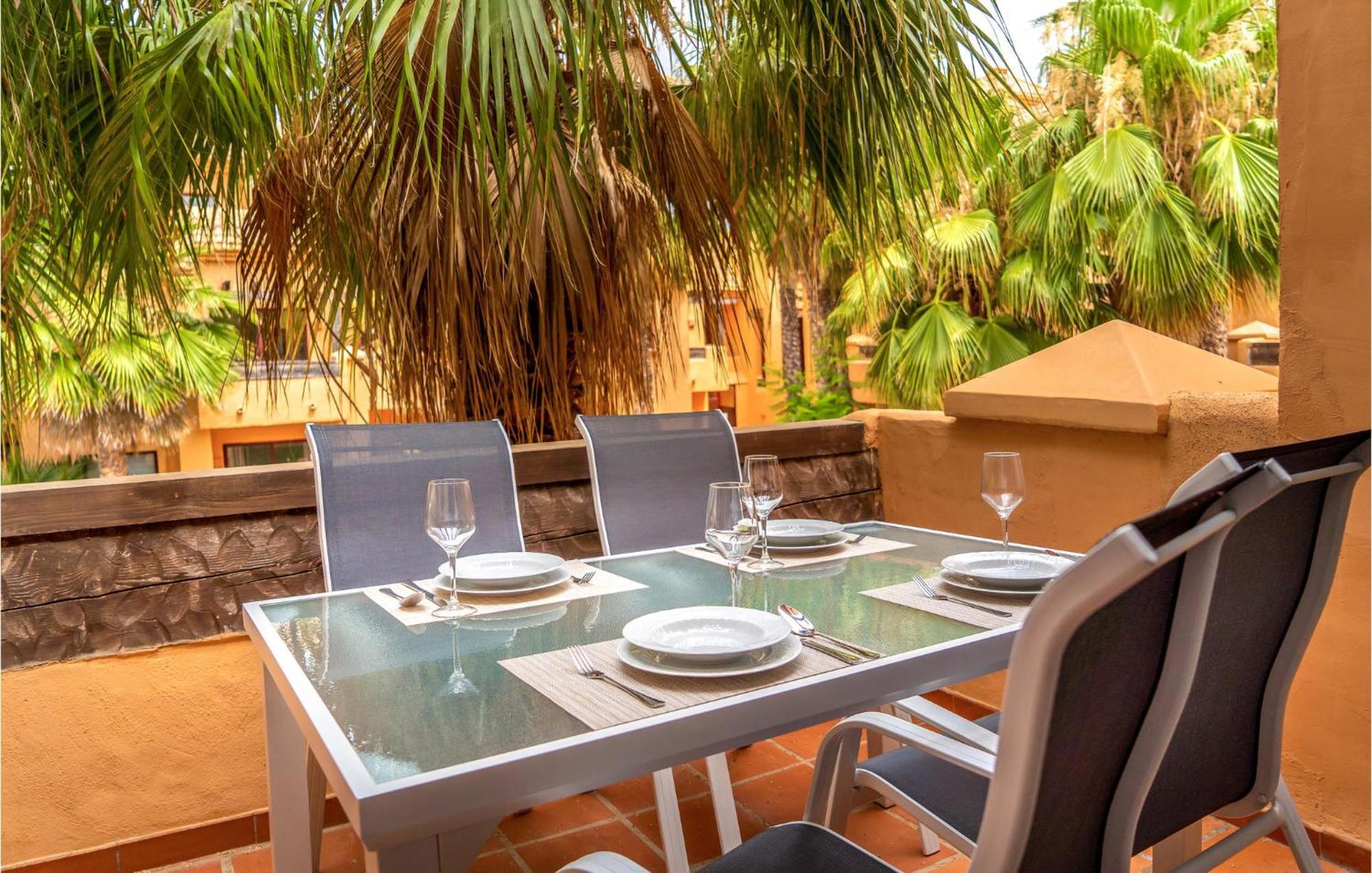 Lovely Apartment In Los Alcazares With Kitchen Exterior foto